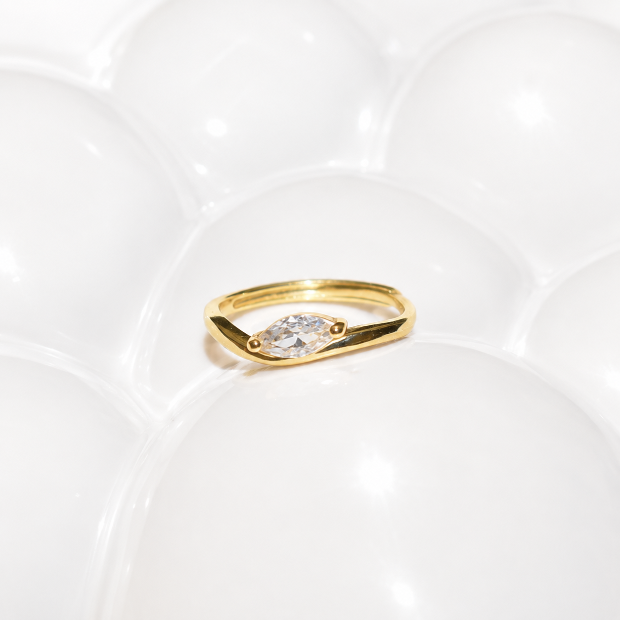 Aura pinky ring